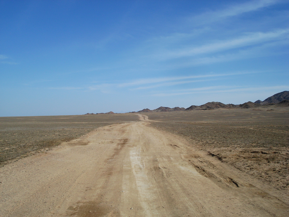 รูปถ่าย คาซัคสถาน(Kazakhstan) ถนนจากอัลมาตีไปหุบผาชารึน(Almaty to Charyn Canyon road) 2007-03 194