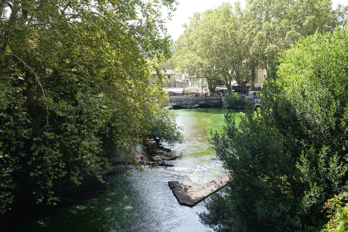 รูปถ่าย ฝรั่งเศส(France) ฟงแตน-เดอ-โวกลูซ(Fontaine-de-Vaucluse) 2017-08 15