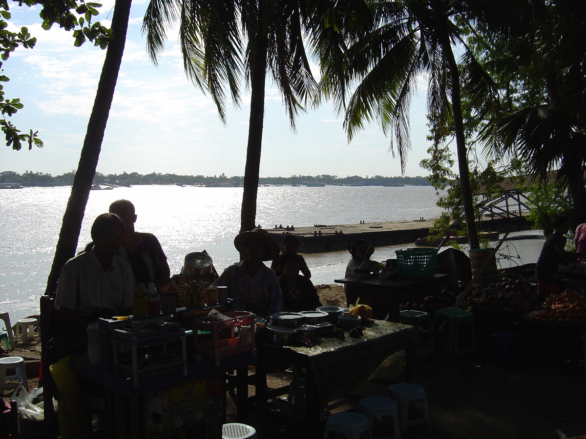 รูปถ่าย พม่า(Myanmar) ย่างกุ้ง(Yangon) 2005-01 92