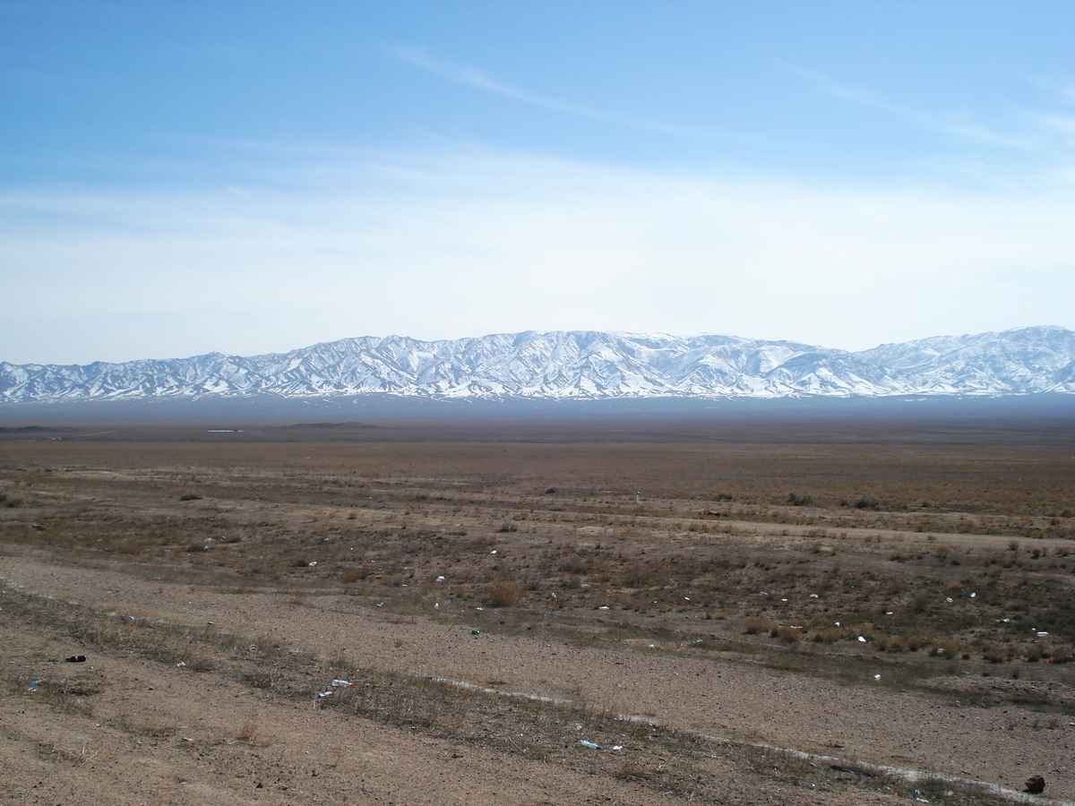 รูปถ่าย คาซัคสถาน(Kazakhstan) ถนนจากอัลมาตีไปหุบผาชารึน(Almaty to Charyn Canyon road) 2007-03 6