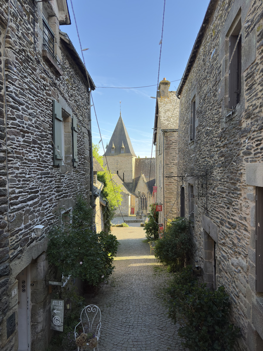 รูปถ่าย ฝรั่งเศส(France) รอชฟอร์-อ็อง-แตร์(Rochefort en terre) 2026-04 22