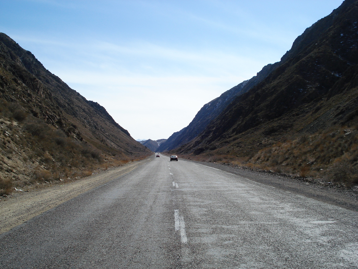 รูปถ่าย คาซัคสถาน(Kazakhstan) ถนนจากอัลมาตีไปหุบผาชารึน(Almaty to Charyn Canyon road) 2007-03 72