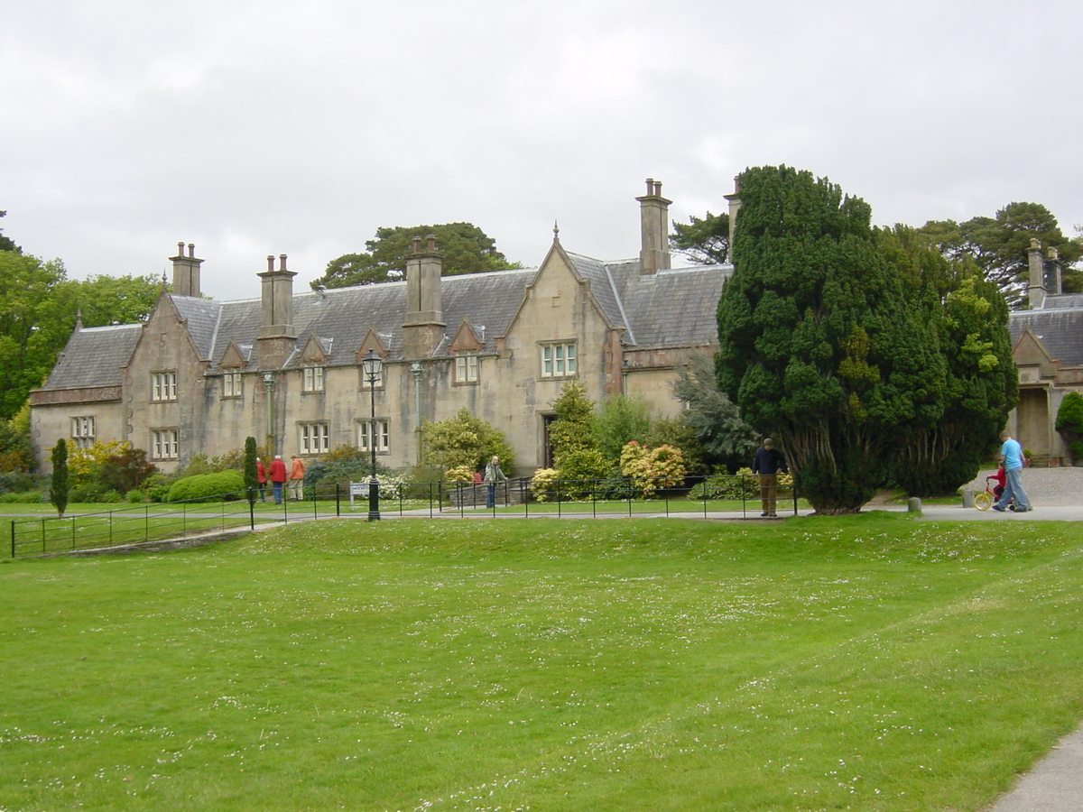 รูปถ่าย ไอร์แลนด์(Ireland) เคอร์รี่(Kerry) สวนสาธารณะคิลลาร์นีย์เนชั่นเนล(Killarney National Park) บ้านมัครอส(Muckross House) 2004-05 27