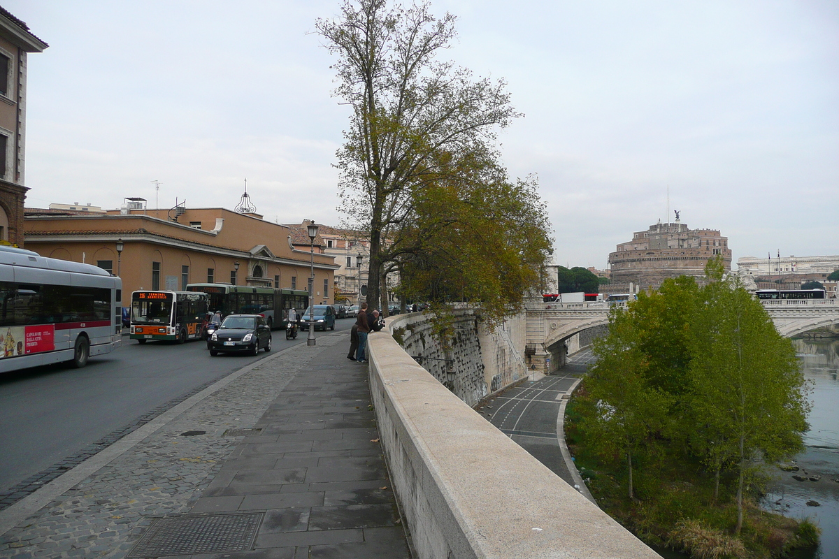 รูปถ่าย อิตาลี(Italy) โรม(Rome) ถนนริมน้ำอินซัสเซีย(Lungotevere in Sassia) 2007-11 8