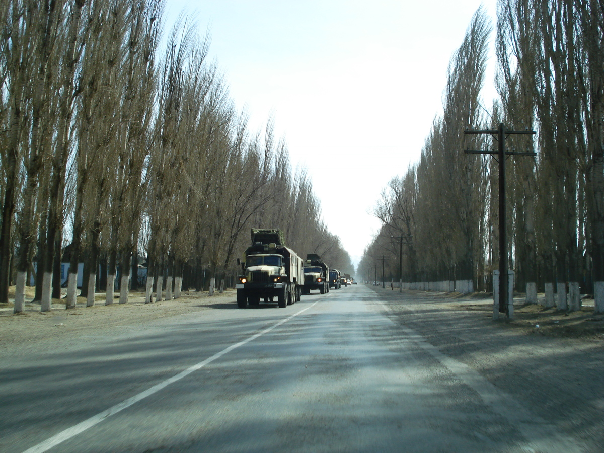 รูปถ่าย คาซัคสถาน(Kazakhstan) ถนนจากอัลมาตีไปหุบผาชารึน(Almaty to Charyn Canyon road) 2007-03 132
