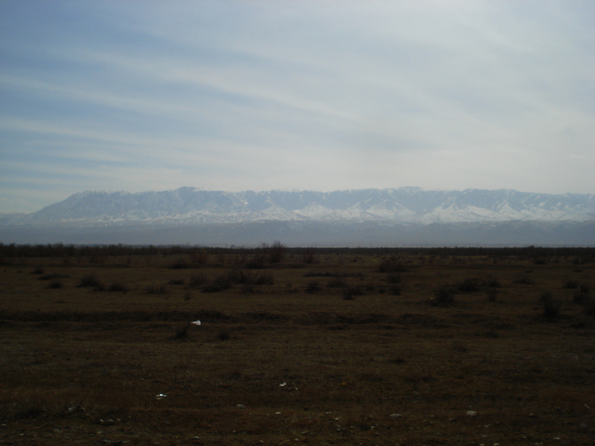 รูปถ่าย คาซัคสถาน(Kazakhstan) ถนนจากอัลมาตีไปหุบผาชารึน(Almaty to Charyn Canyon road) 2007-03 111