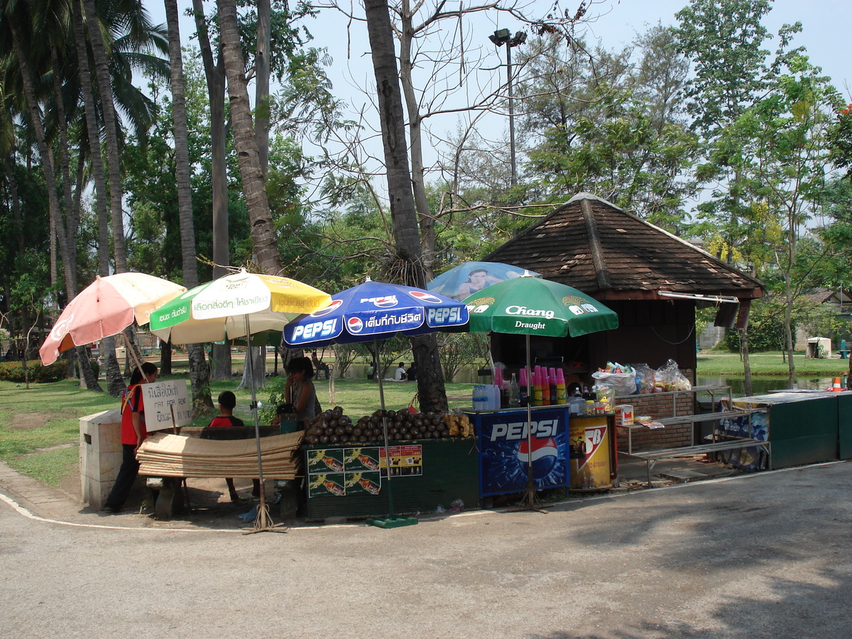 รูปถ่าย ไทย(Thailand) เชียงใหม่(Chiang Mai) ข้างในคุเมืองเชียงใหม่(Inside Canal) สวนบวกหาด(Buak Had Park) 2006-04 11
