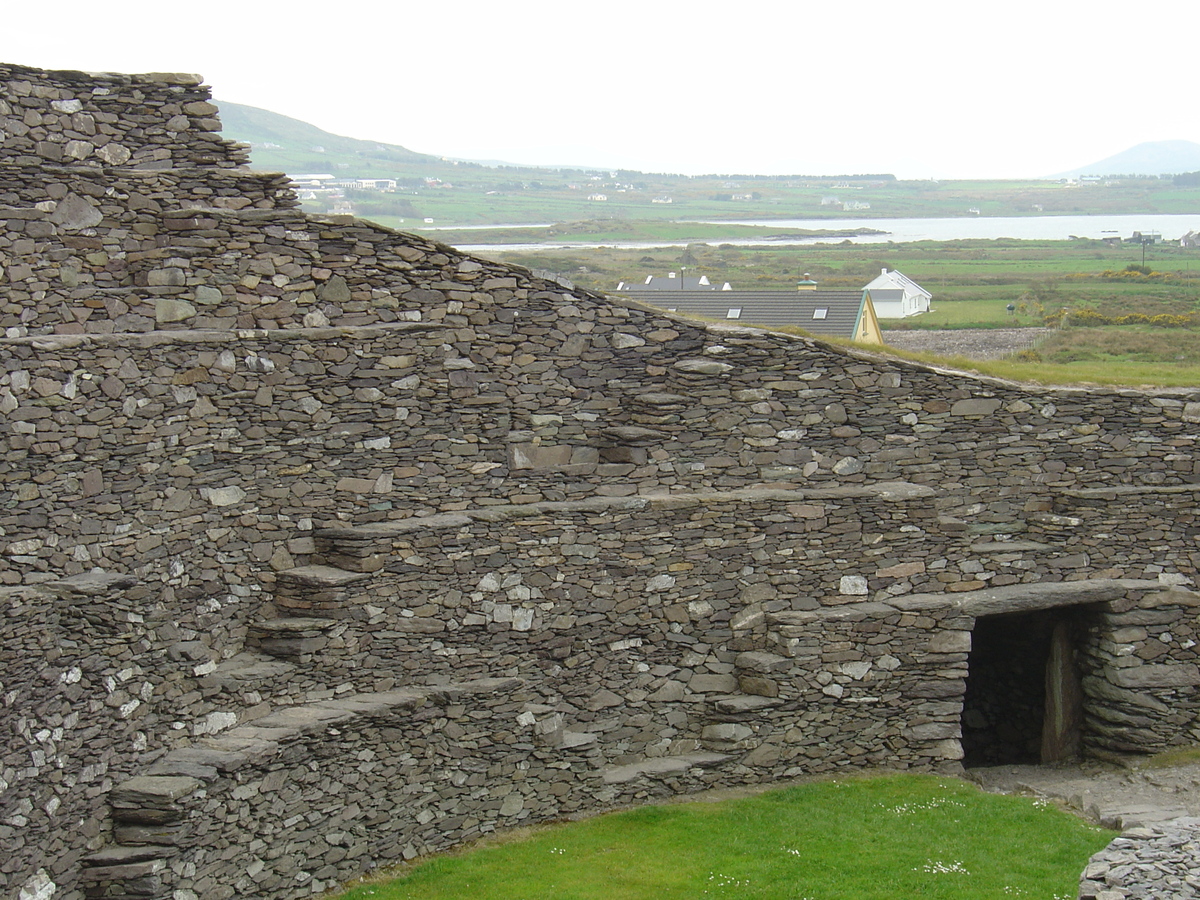 รูปถ่าย ไอร์แลนด์(Ireland) เคอร์รี่(Kerry) ป้อมคาเฮอร์กัล(Cahergal fort) 2004-05 18