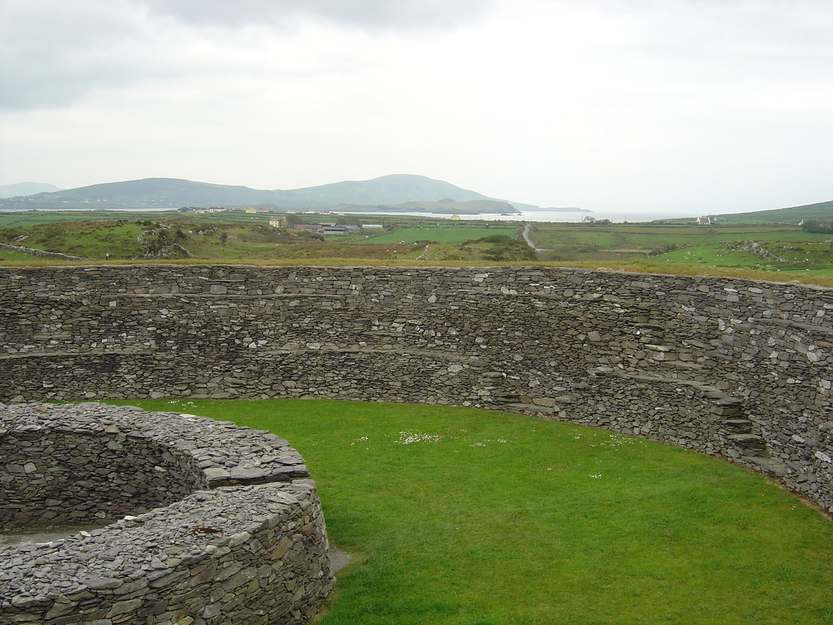 รูปถ่าย ไอร์แลนด์(Ireland) เคอร์รี่(Kerry) ป้อมคาเฮอร์กัล(Cahergal fort) 2004-05 15