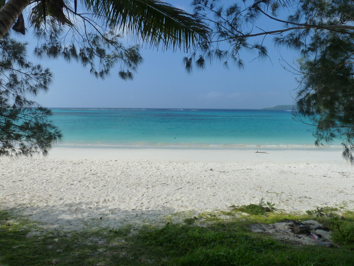 รูปถ่าย นิวแคลิโดเนีย(New Caledonia) เกาะลีฟู(Lifou) อ่าวชาโตบรีย็อง(Chateaubriand Bay) 2010-05 103