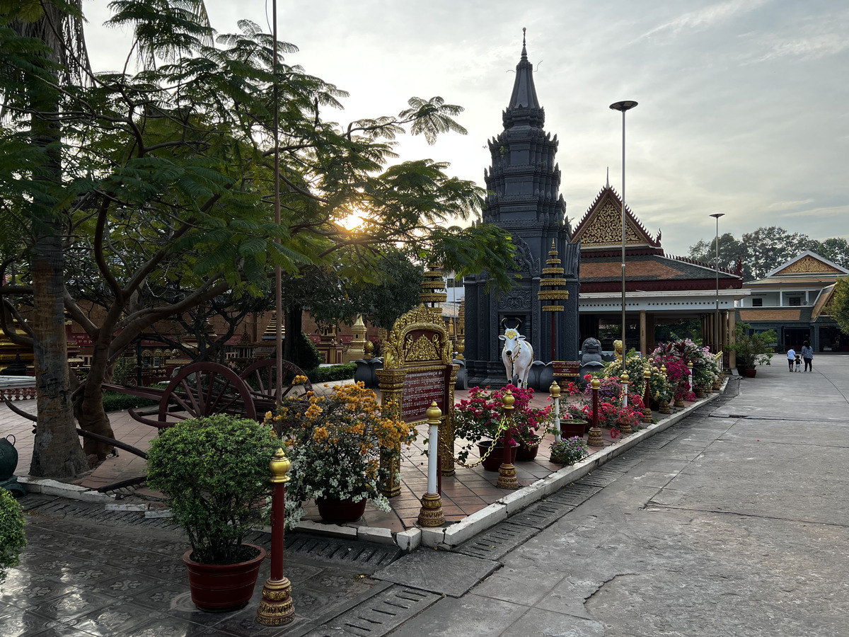 รูปถ่าย กัมพูชา(Cambodia) เสียมราฐ(Siem Reap) วัดพระพรหมรัตน์(Wat Preah Prom Rath) 2023-01 6