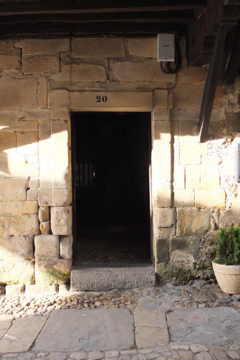 รูปถ่าย สเปน(Spain) ซันตีญานาเดลมาร์(Santillana del Mar) 2013-01 89