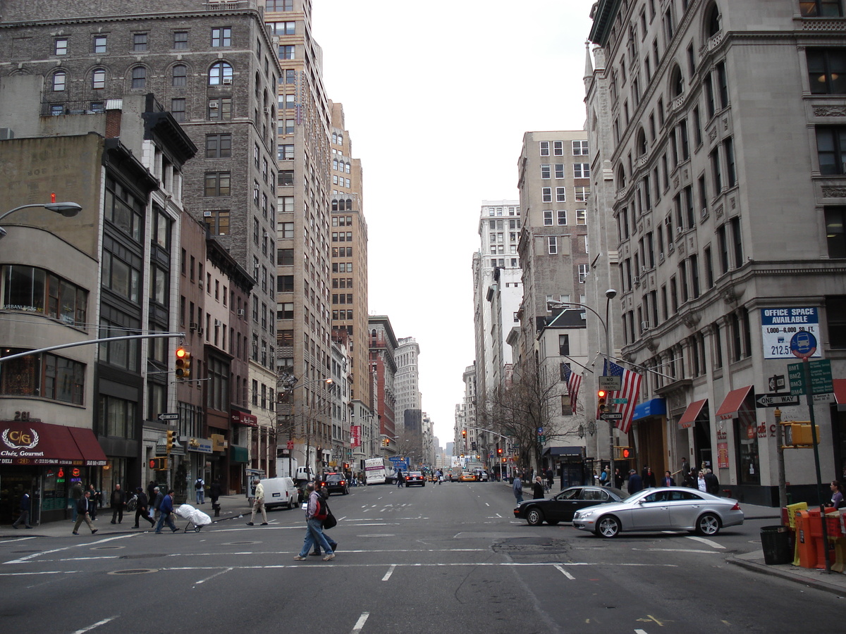 รูปถ่าย สหรัฐอเมริกา(United States) นิวยอร์ก(New York) ตามถนนฟิฟท์อเวนิว(down the 5th Avenue) 2006-03 51