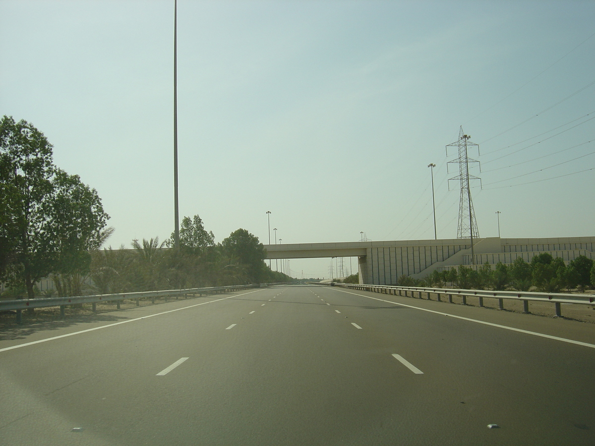 รูปถ่าย สหรัฐอาหรับเอมิเรตส์(United Arab Emirates) จากอัลเลอินไปถนนอาบูดาบี(Al Ain to Abu Dhabi Road) 2005-09 19