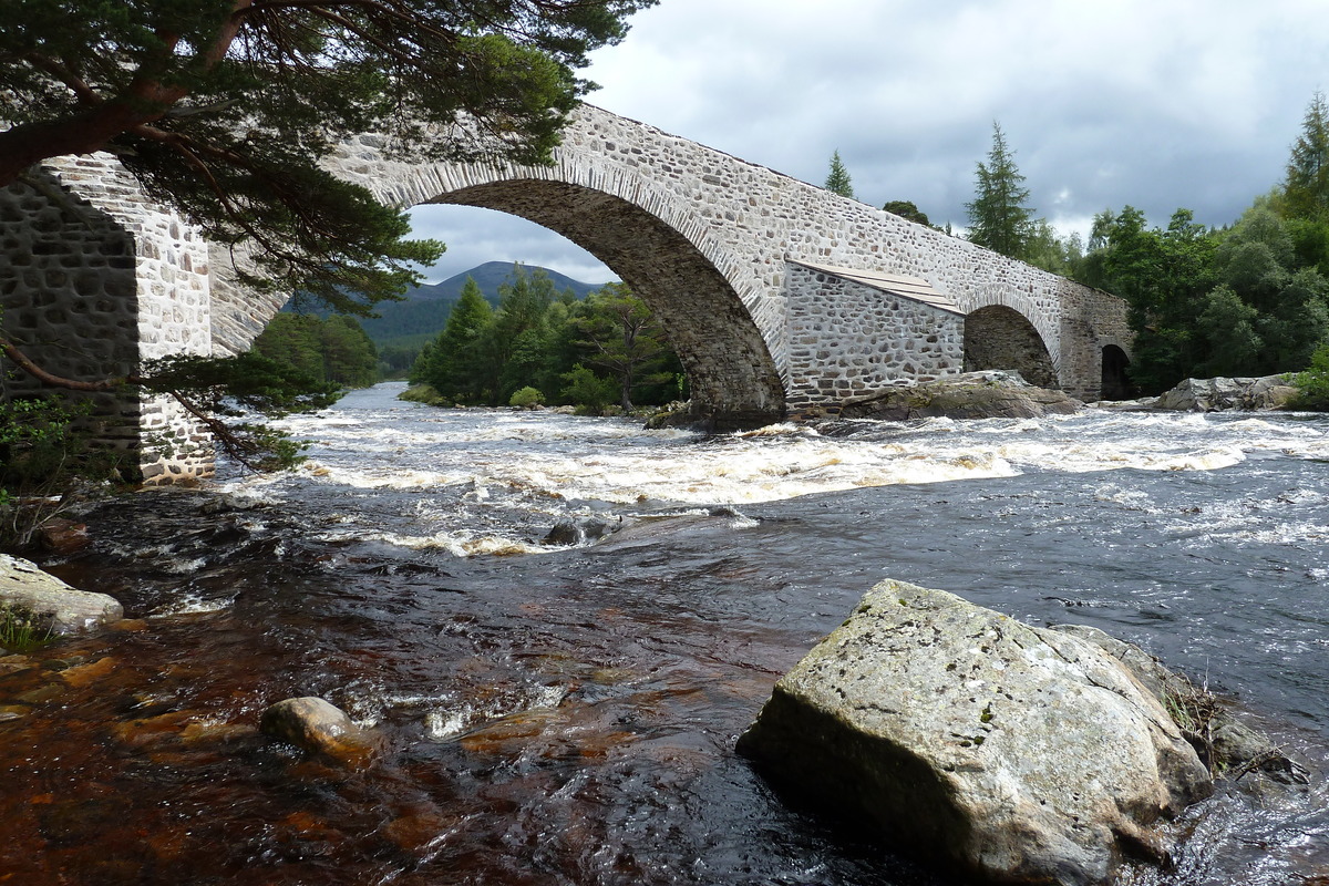 รูปถ่าย อังกฤษ(United Kingdom) สกอตแลนด์(Scotland) อุทยานแห่งชาติแคร์นกอร์มส์(Cairngorms National Park) สะพานอินเวอร์คอลด์(Invercauld Bridge) 2011-07 4