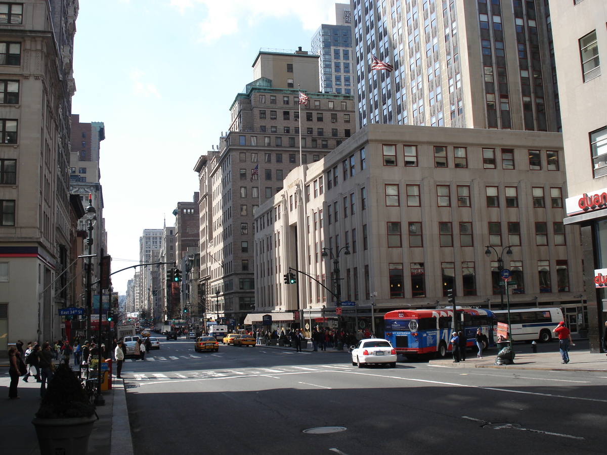 รูปถ่าย สหรัฐอเมริกา(United States) นิวยอร์ก(New York) ตามถนนฟิฟท์อเวนิว(down the 5th Avenue) 2006-03 81