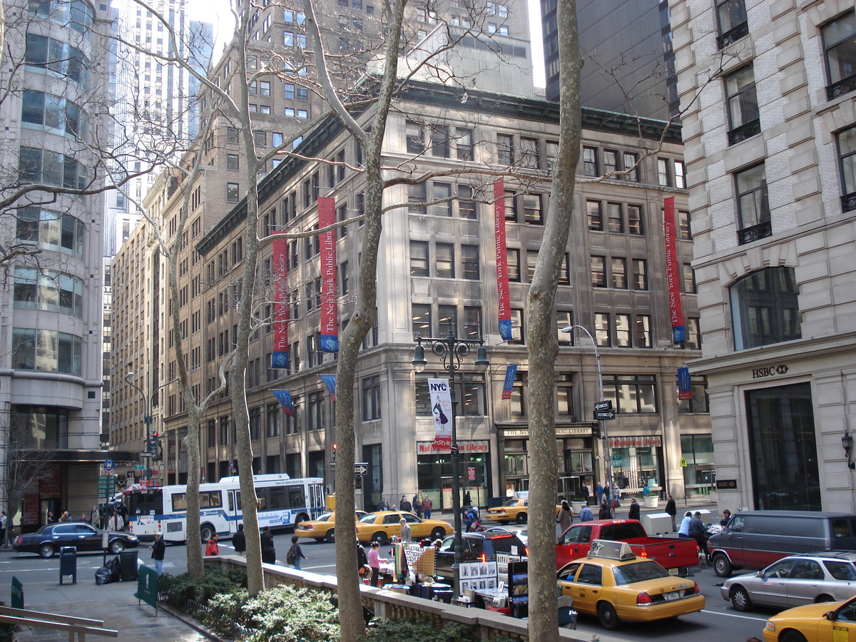 รูปถ่าย สหรัฐอเมริกา(United States) นิวยอร์ก(New York) ตามถนนฟิฟท์อเวนิว(down the 5th Avenue) 2006-03 25
