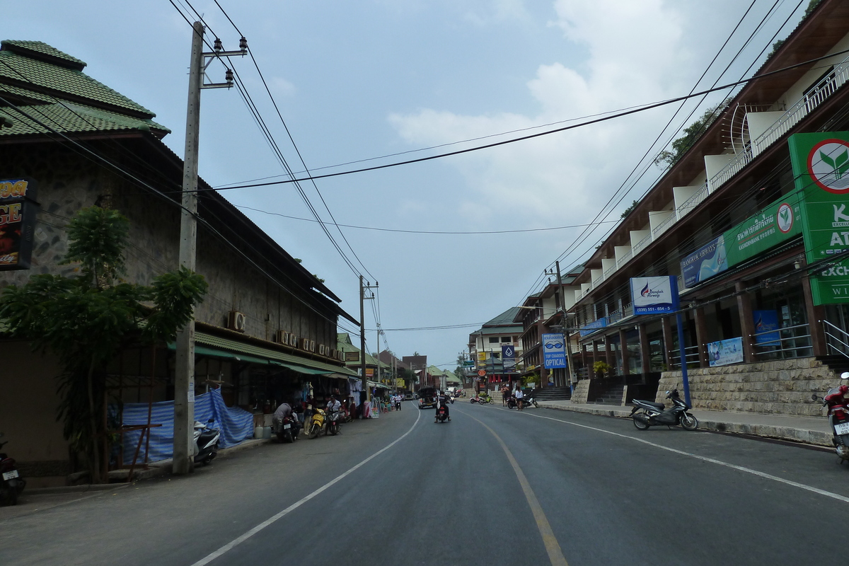 รูปถ่าย ไทย(Thailand) เกาะช้าง(Ko Chang) ถนนบนเกาะ(Island road) 2011-02 0