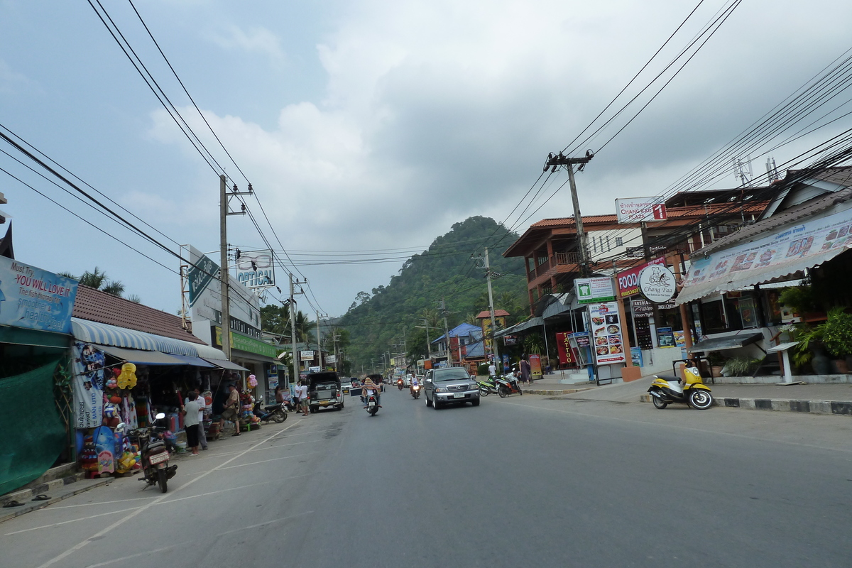 รูปถ่าย ไทย(Thailand) เกาะช้าง(Ko Chang) ถนนบนเกาะ(Island road) 2011-02 1