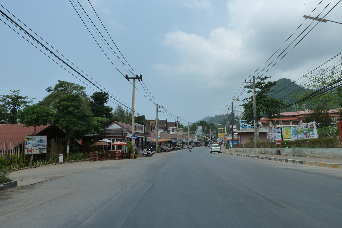 รูปถ่าย ไทย(Thailand) เกาะช้าง(Ko Chang) ถนนบนเกาะ(Island road) 2011-02 11