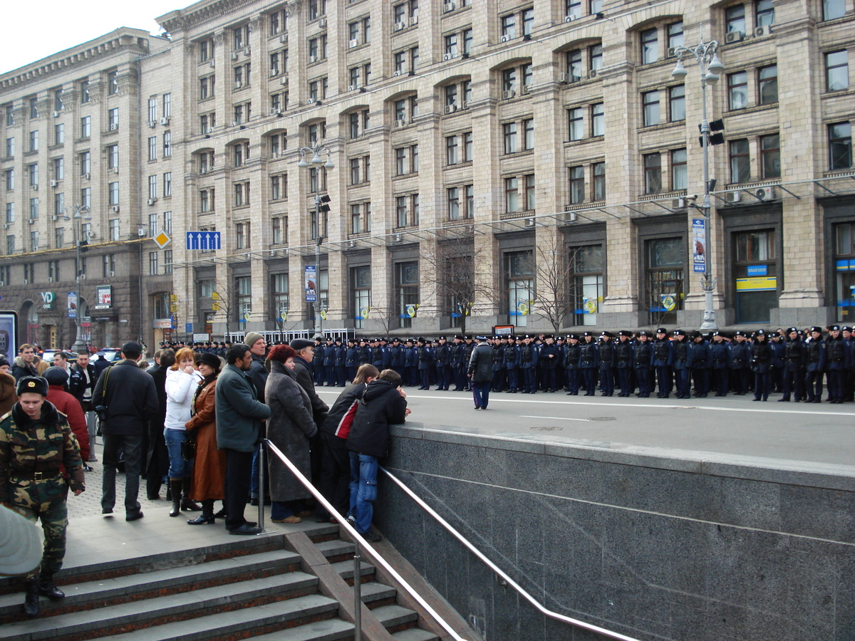 รูปถ่าย ยูเครน(Ukraine) เคียฟ(Kiev) ถนนเครชชาตือค(Kreschatyk Street) 2007-03 58