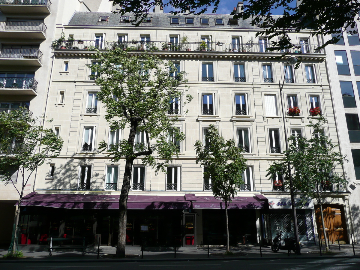 รูปถ่าย ฝรั่งเศส(France) ปารีส(Paris) คุ้มที่ 17 (17th Arrondissement) ถนนวากราม(Avenue de Wagram) 2007-05 36