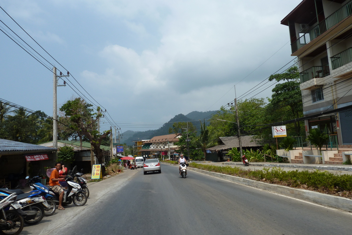 รูปถ่าย ไทย(Thailand) เกาะช้าง(Ko Chang) ถนนบนเกาะ(Island road) 2011-02 79