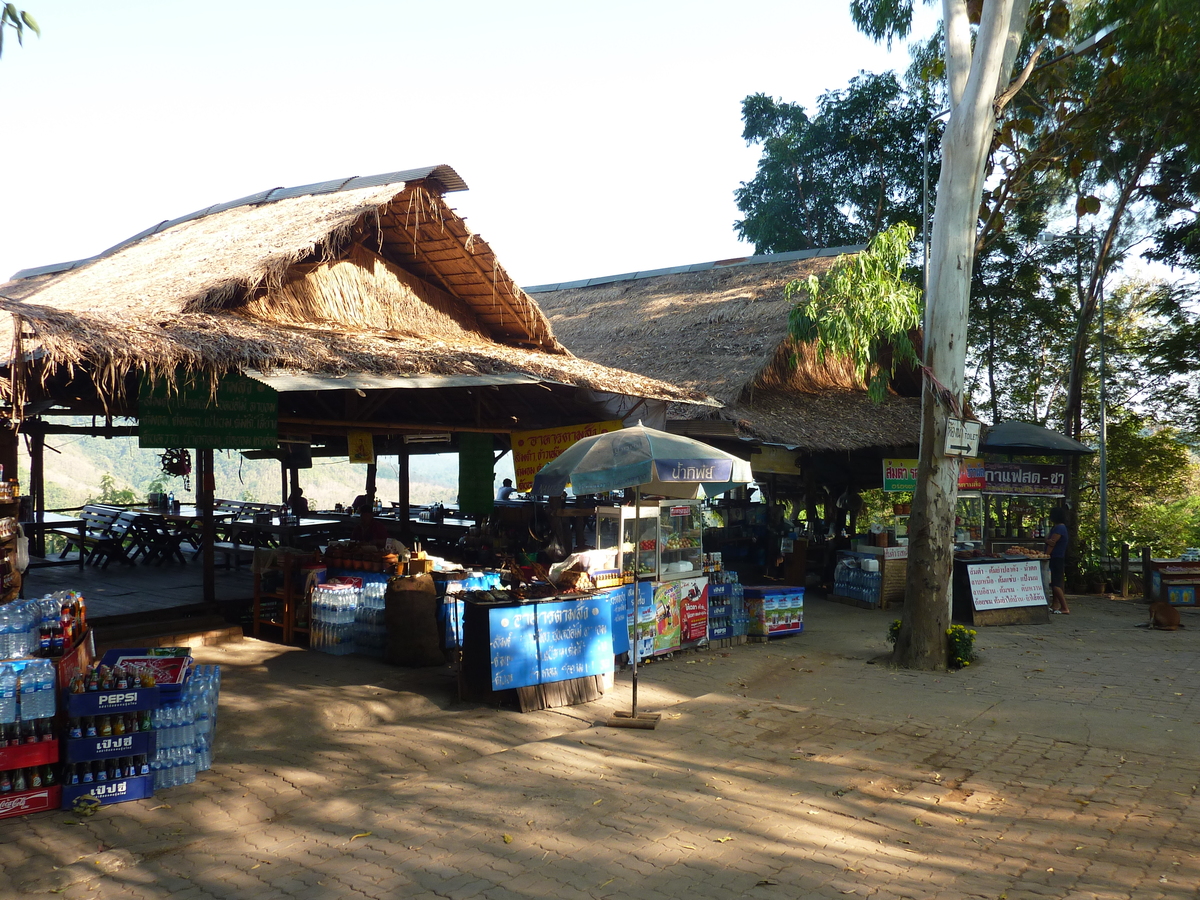 รูปถ่าย ไทย(Thailand) ถนนจากเชียงใหม่ไปพิษณุโลก(Chiang Mai to Phitsanulok road) 2009-12 11