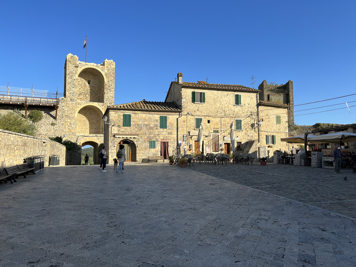 รูปถ่าย อิตาลี(Italy) มงเตอร์ริกกิโอนี(Monteriggioni) 2021-09 21