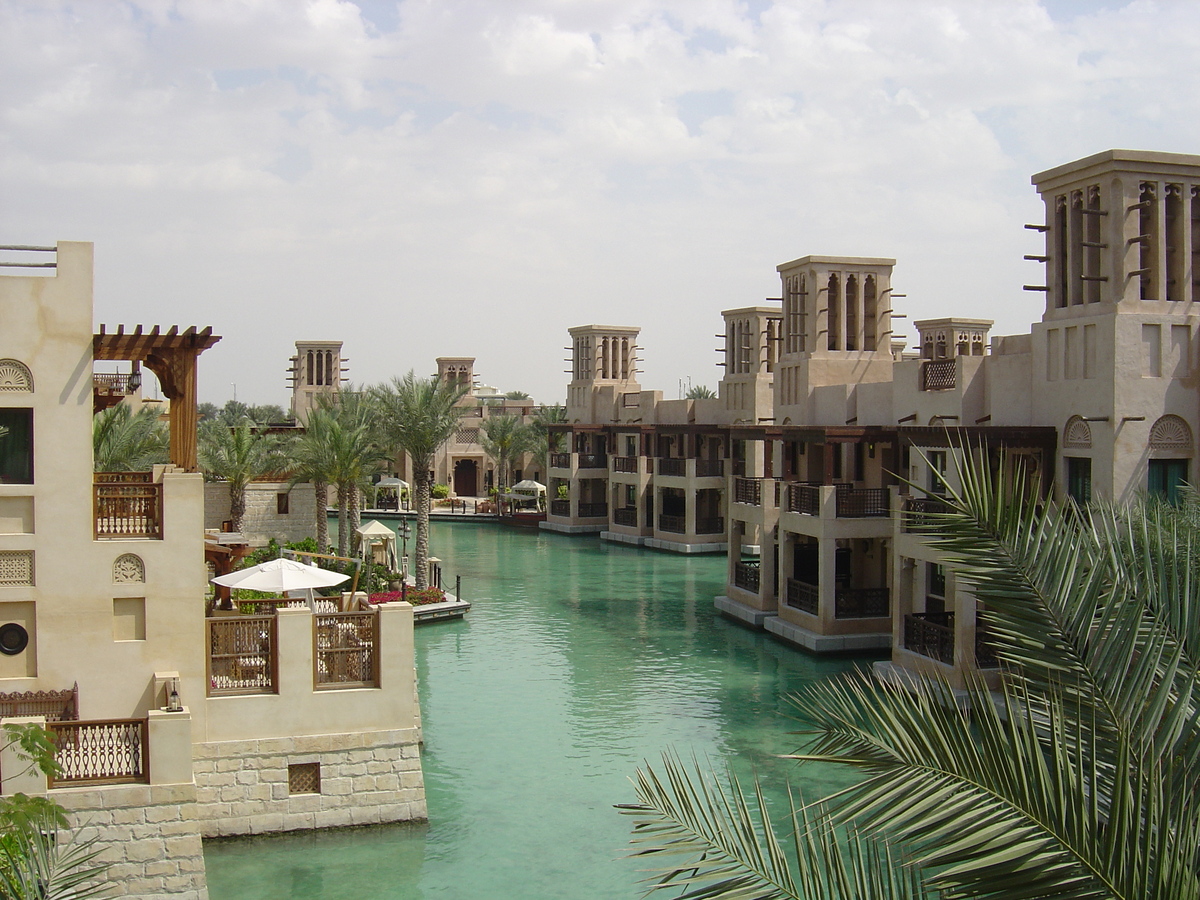 รูปถ่าย สหรัฐอาหรับเอมิเรตส์(United Arab Emirates) ดูไบ(Dubai) มะดีนัตจุมัยเราะห์(Medina Jumeirah) 2005-03 0
