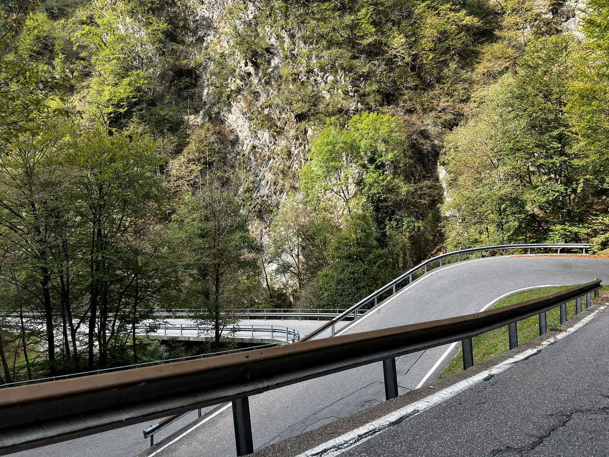 รูปถ่าย สวิสเซอร์แลนด์(Switzerland) อาโรนโญ(Arogno) 2023-10 5