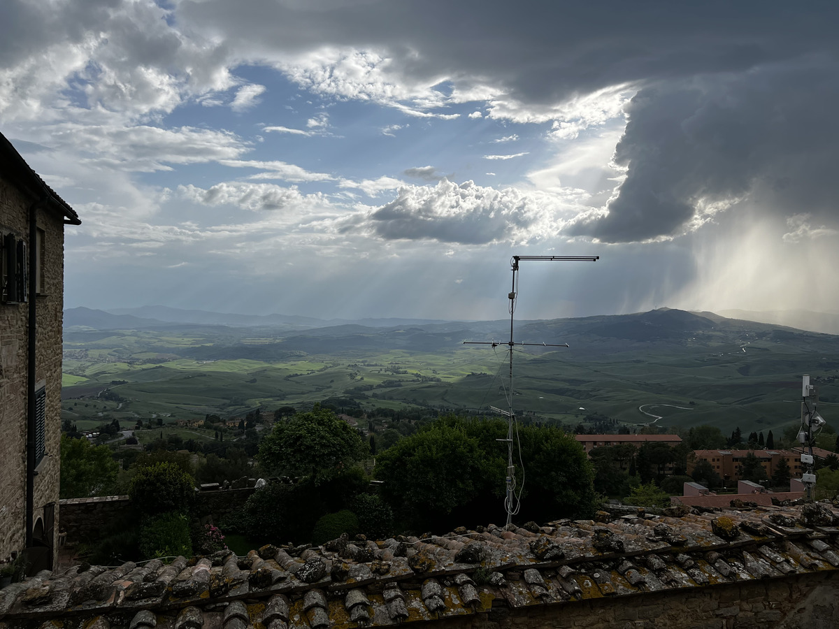 รูปถ่าย อิตาลี(Italy) วอลแตร์รา(Volterra) 2022-05 27