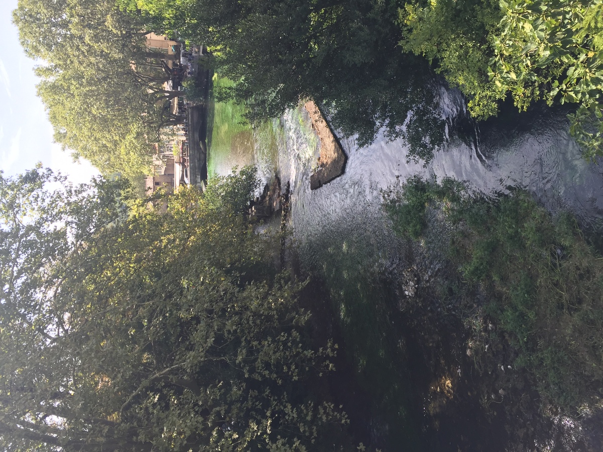 รูปถ่าย ฝรั่งเศส(France) ฟงแตน-เดอ-โวกลูซ(Fontaine-de-Vaucluse) 2017-08 25