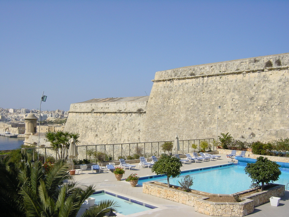 รูปถ่าย มอลตา(Malta) โรงแรมเลอเมอริเดียน ฟีนิเชีย(Le Meridien Phoenicia Hotel) 2003-03 14