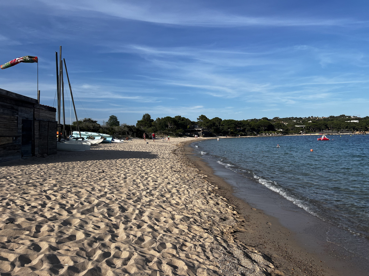 รูปถ่าย ฝรั่งเศส(France) คอร์สิคา(Corsica) อ่าวกาลารอสซา(Cala Rossa) 2024-05 25