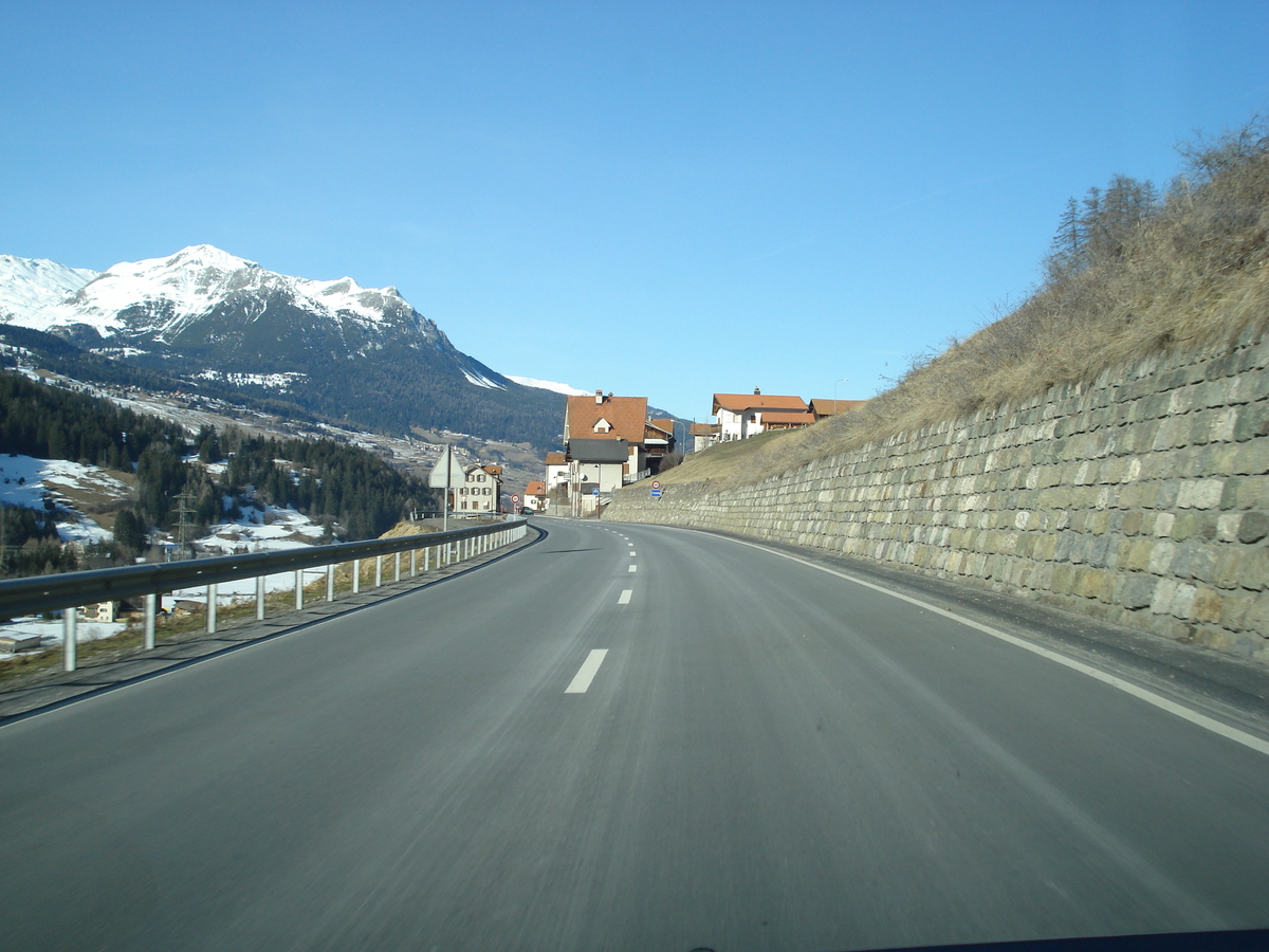 รูปถ่าย สวิสเซอร์แลนด์(Switzerland) ถนนจากคูร์ไปเซนต์มอริตซ์(Chur to St Moritz Road) 2007-01 41