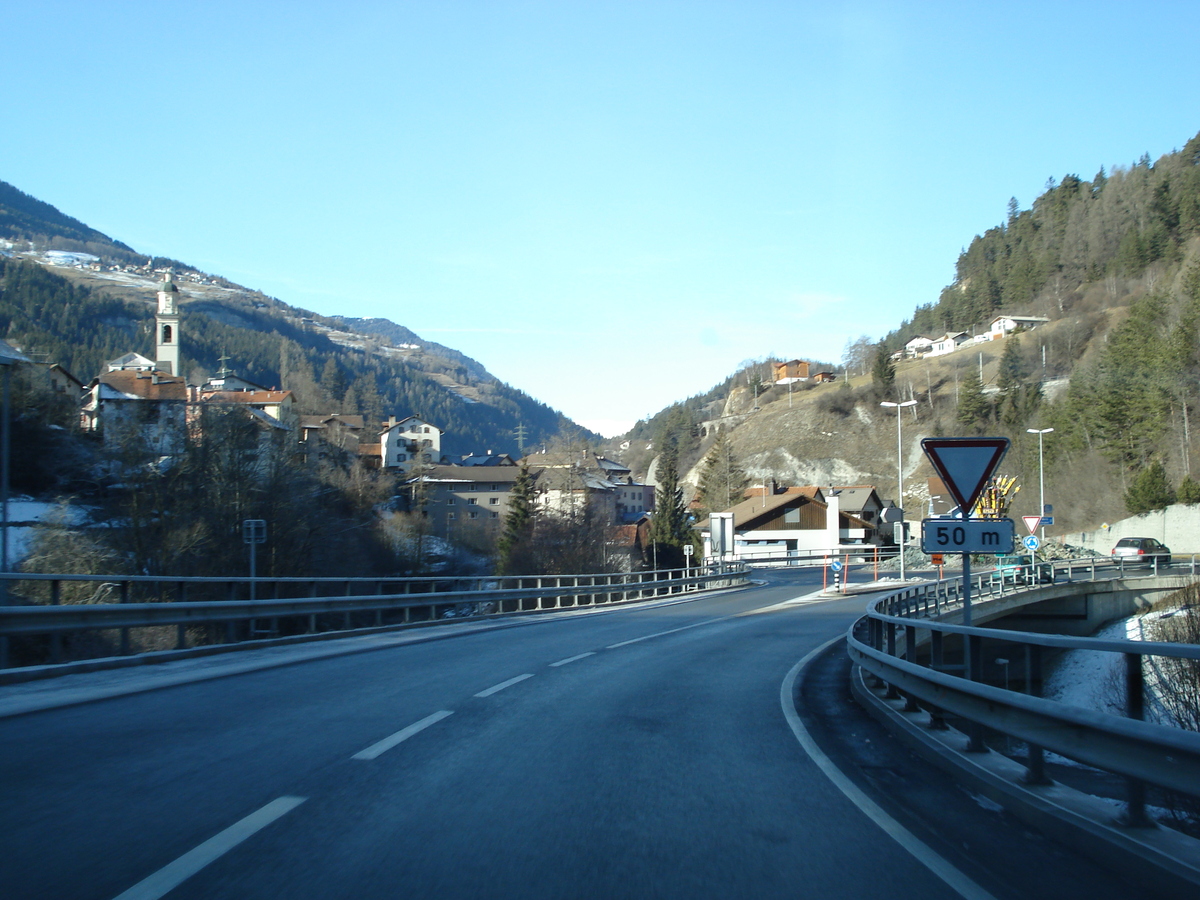 รูปถ่าย สวิสเซอร์แลนด์(Switzerland) ถนนจากคูร์ไปเซนต์มอริตซ์(Chur to St Moritz Road) 2007-01 42