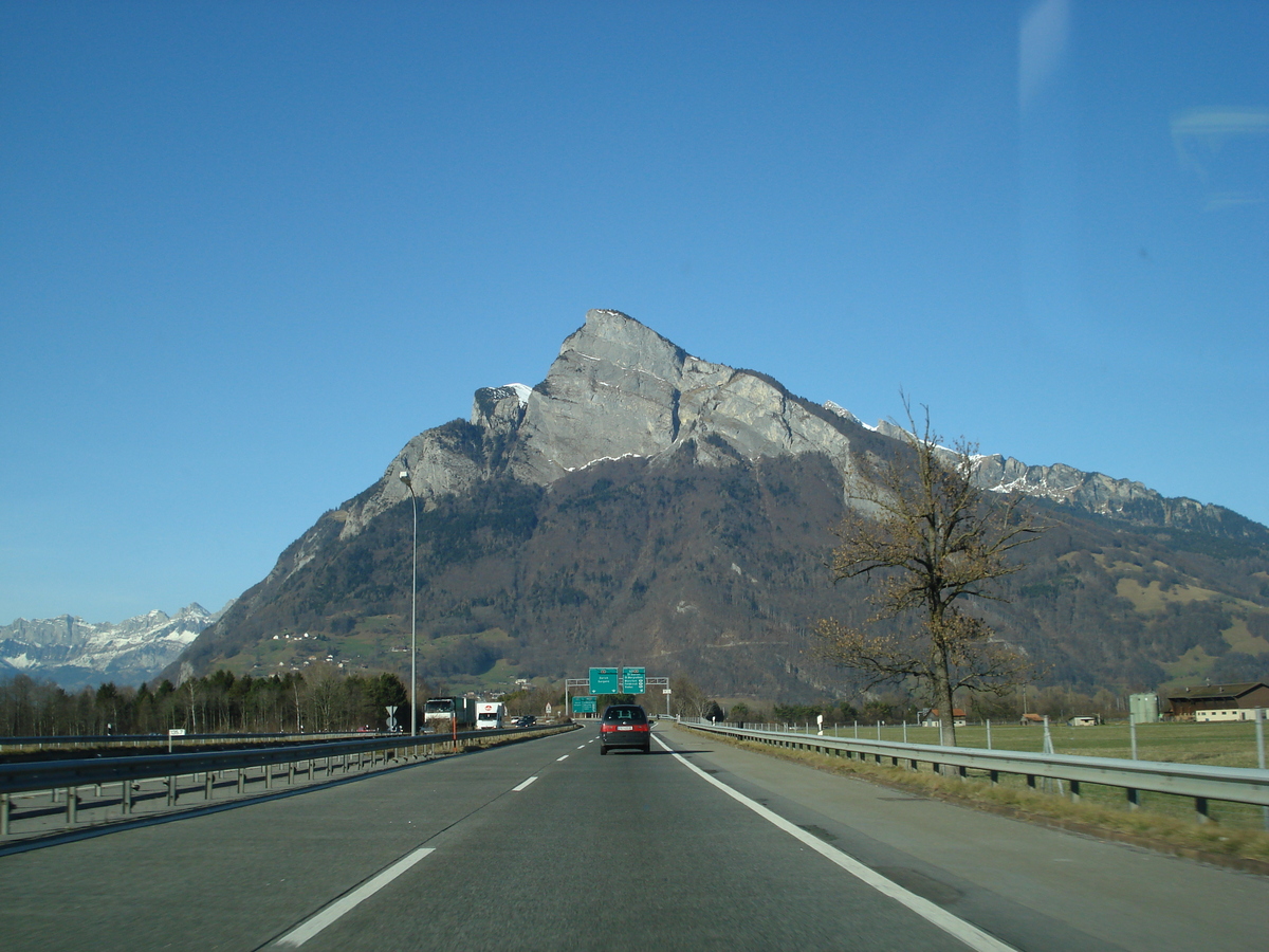 รูปถ่าย สวิสเซอร์แลนด์(Switzerland) ถนนจากคูร์ไปวาดุซ(Chur to Vaduz Road) 2007-01 5
