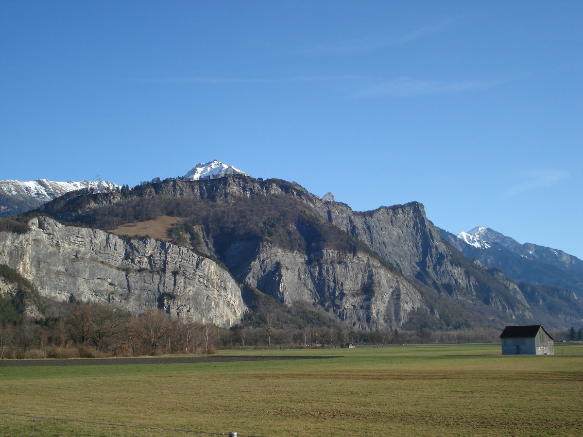 รูปถ่าย สวิสเซอร์แลนด์(Switzerland) ถนนจากคูร์ไปวาดุซ(Chur to Vaduz Road) 2007-01 0