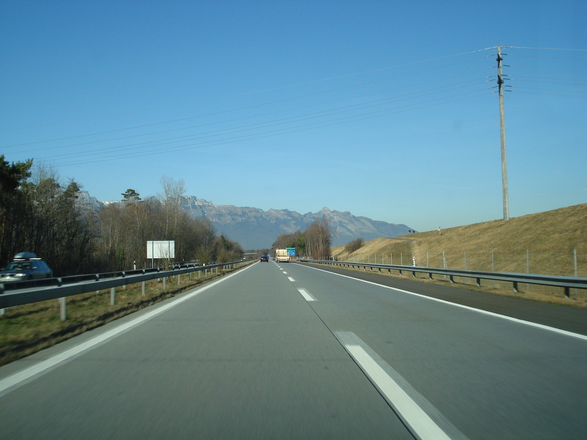 รูปถ่าย สวิสเซอร์แลนด์(Switzerland) ถนนจากคูร์ไปวาดุซ(Chur to Vaduz Road) 2007-01 1