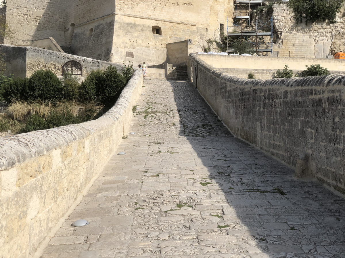 รูปถ่าย อิตาลี(Italy) กราวีนาอินปุลยา(Gravina in Puglia) 2024-09 11
