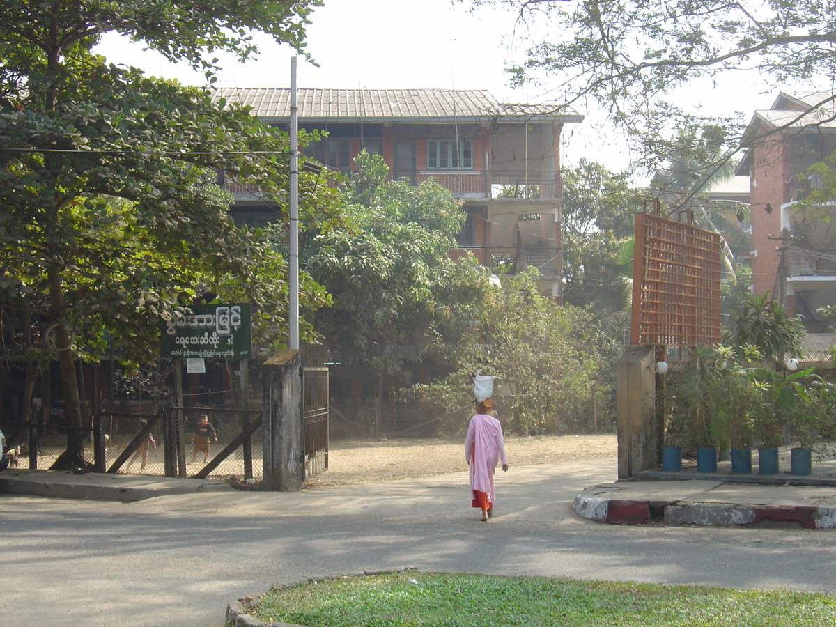 รูปถ่าย พม่า(Myanmar) ย่างกุ้ง(Yangon) 2005-01 189