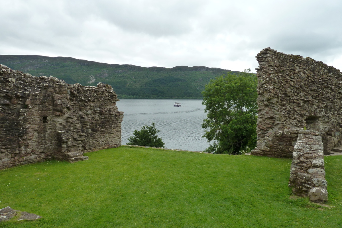 รูปถ่าย อังกฤษ(United Kingdom) สกอตแลนด์(Scotland) ปราสาทเออร์คูฮาร์ต (ทะเลสาบล็อกเนสส์)(Urquhart Castle (Loch Ness)) 2011-07 34