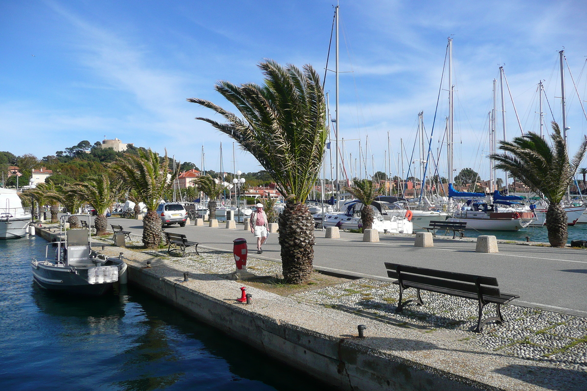 รูปถ่าย ฝรั่งเศส(France) เกาะปอร์เกอรอล(Porquerolles Island) ท่าเรือปอร์เกอรอล(Porquerolles harbour) 2008-05 27