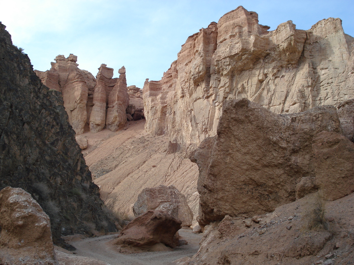 รูปถ่าย คาซัคสถาน(Kazakhstan) หุบผาชารึน(Charyn Canyon) 2007-03 238