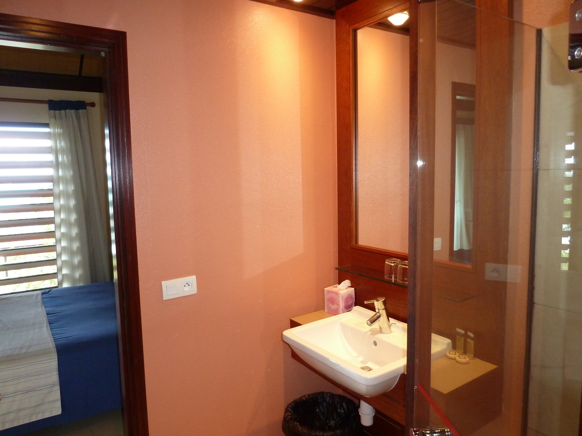 รูปถ่าย นิวแคลิโดเนีย(New Caledonia) เกาะลีฟู(Lifou) โรงแรมเดรฮูวิลเลจ(Drehu Village Hotel) 2010-05 23