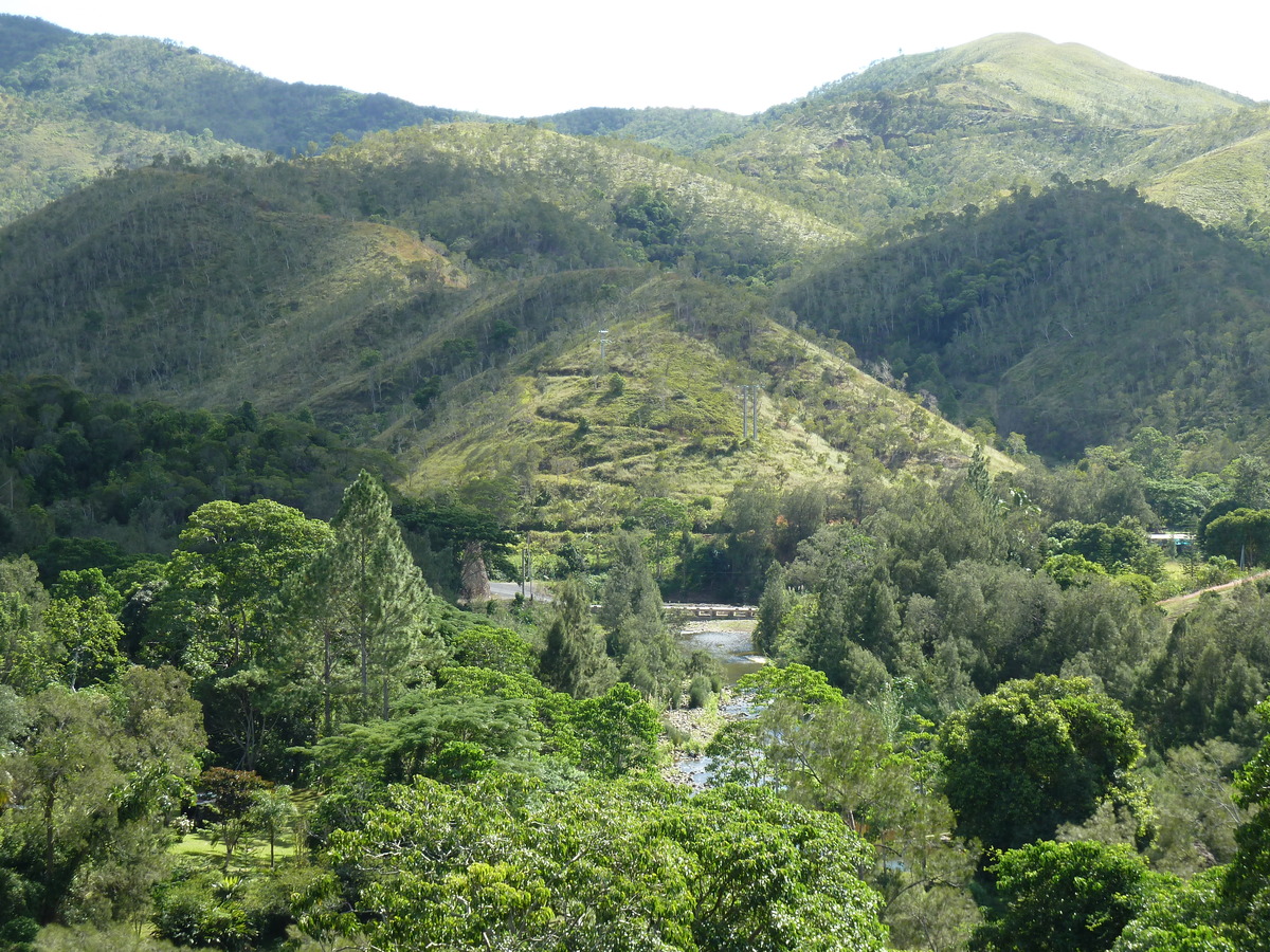 รูปถ่าย นิวแคลิโดเนีย(New Caledonia) ถนนจากตงตูตาไปทีโอ(Tontouta to Thio road) 2010-05 26