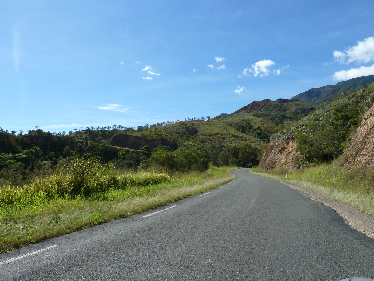 รูปถ่าย นิวแคลิโดเนีย(New Caledonia) ถนนจากตงตูตาไปทีโอ(Tontouta to Thio road) 2010-05 13