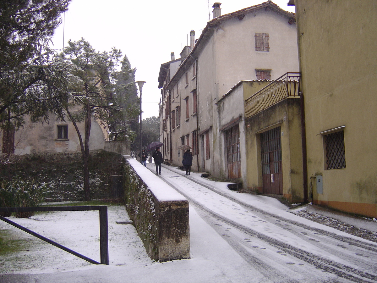 รูปถ่าย อิตาลี(Italy) เดเซนซาโนเดลการ์ดา(Desenzano del Garda) 2005-03 9