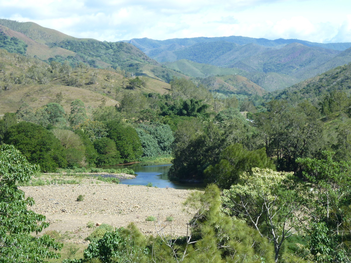 รูปถ่าย นิวแคลิโดเนีย(New Caledonia) ถนนจากตงตูตาไปทีโอ(Tontouta to Thio road) 2010-05 24